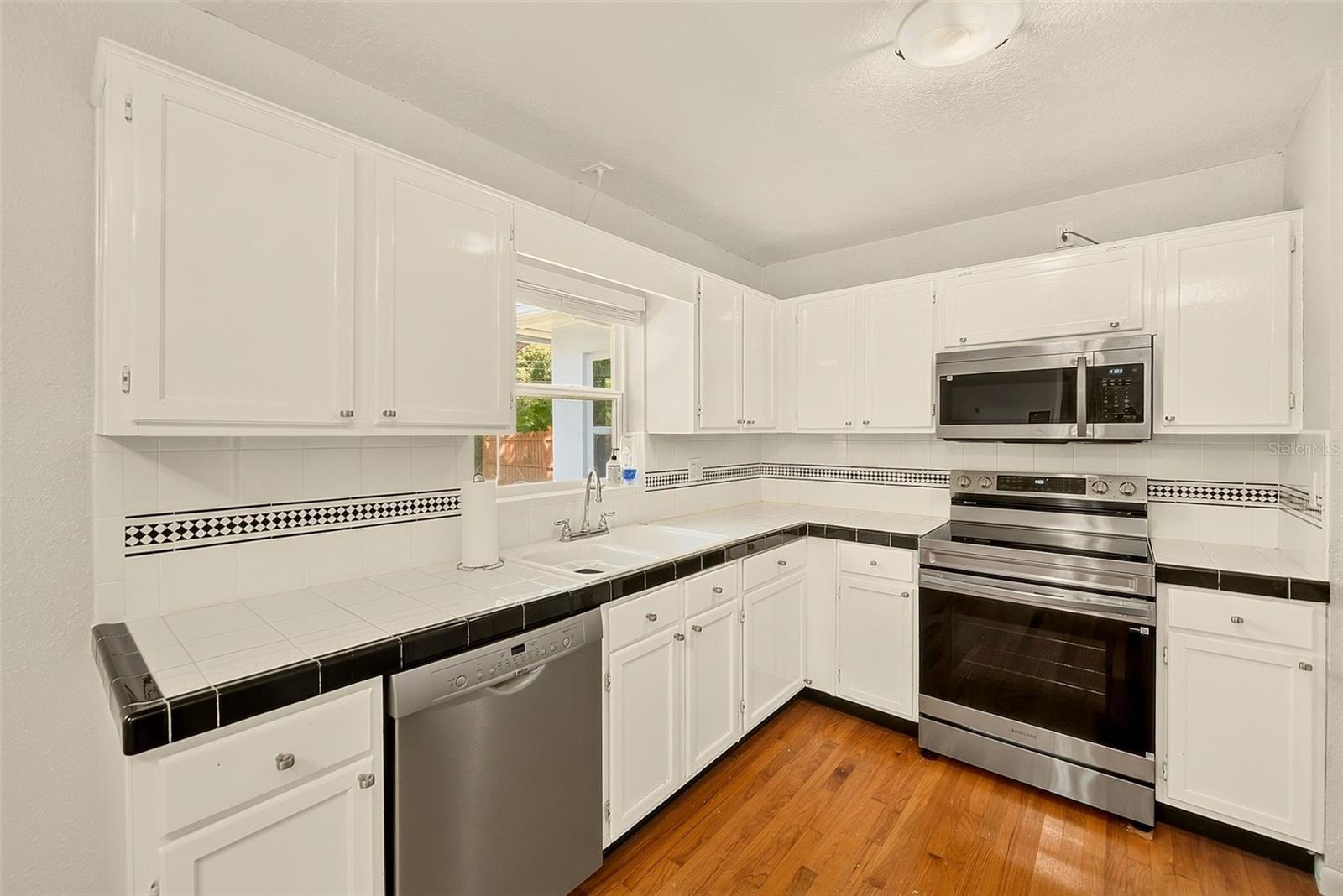 100 N Arcturas Ave Property Photo 3