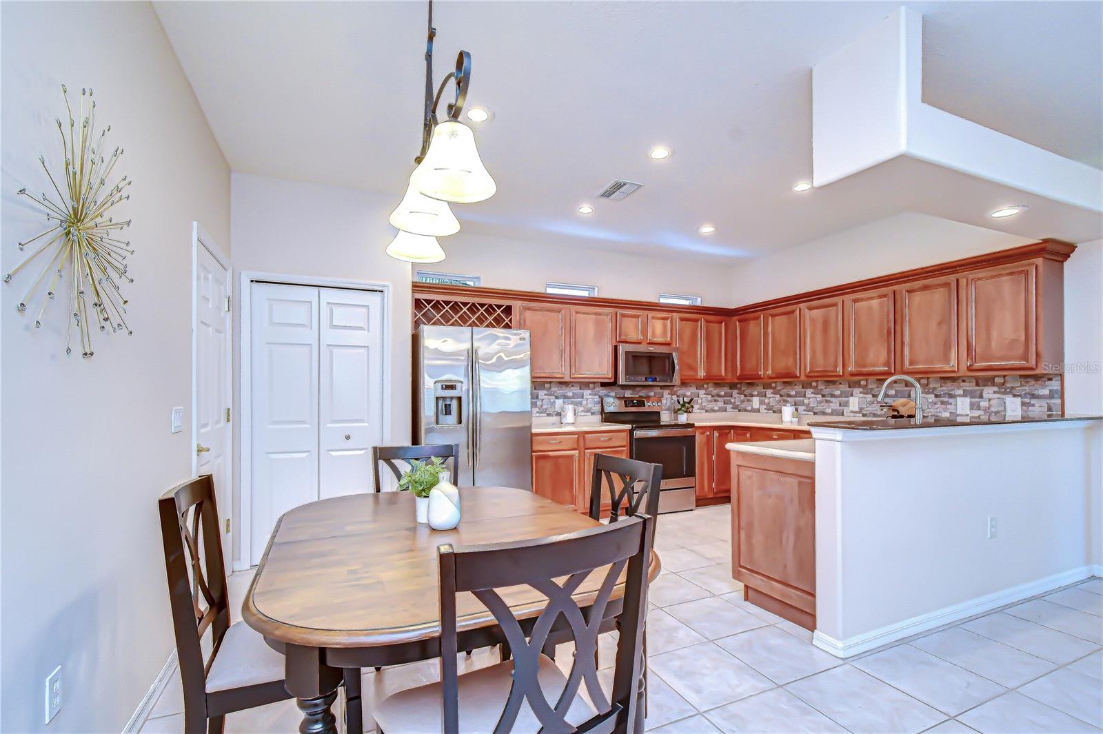 8005 Shaddock Pl Property Photo 4