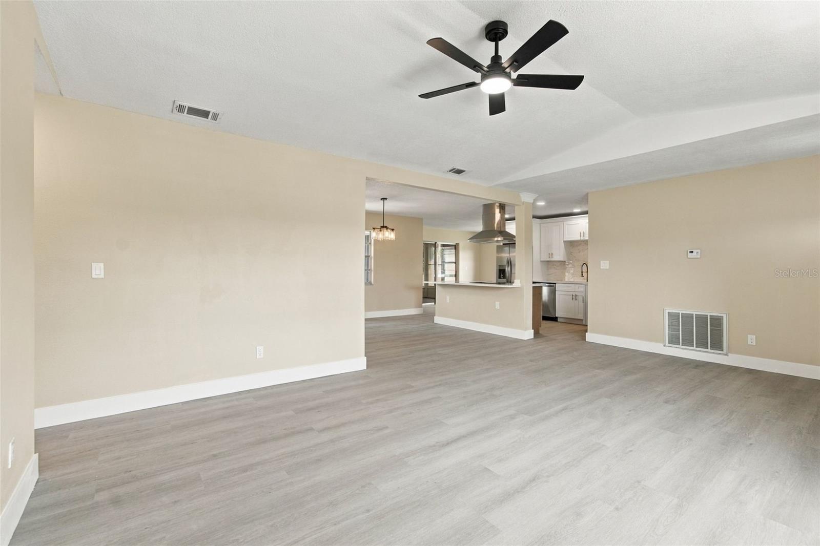 9007 Spring Hill Dr Property Photo 10