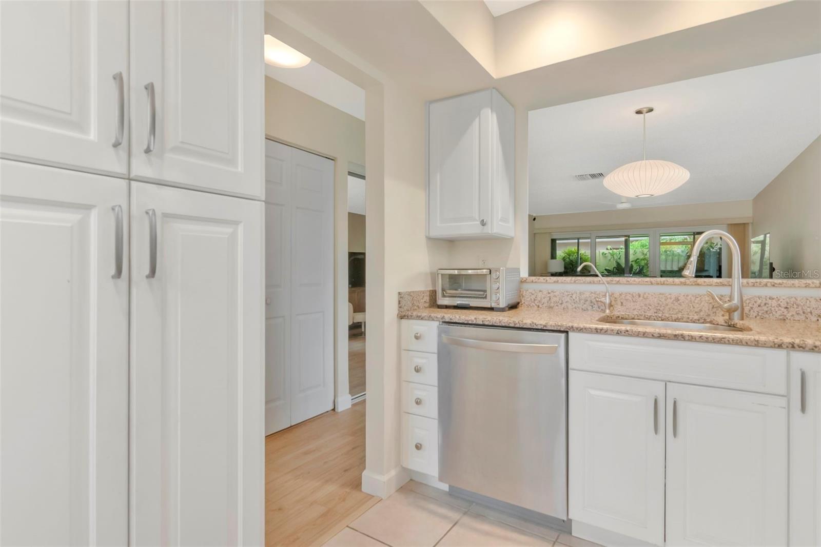 2452 Laurelwood Dr #c Property Photo 9