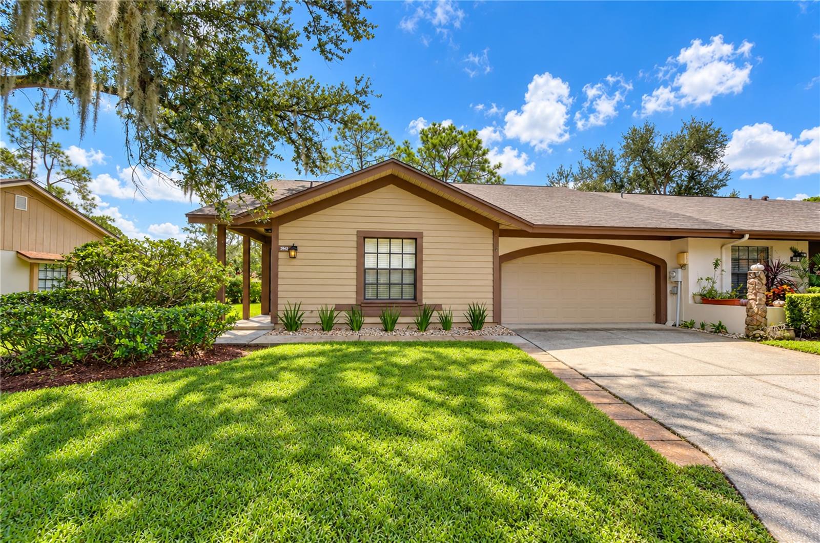 3942 SHORESIDE CIR Property Photo 1