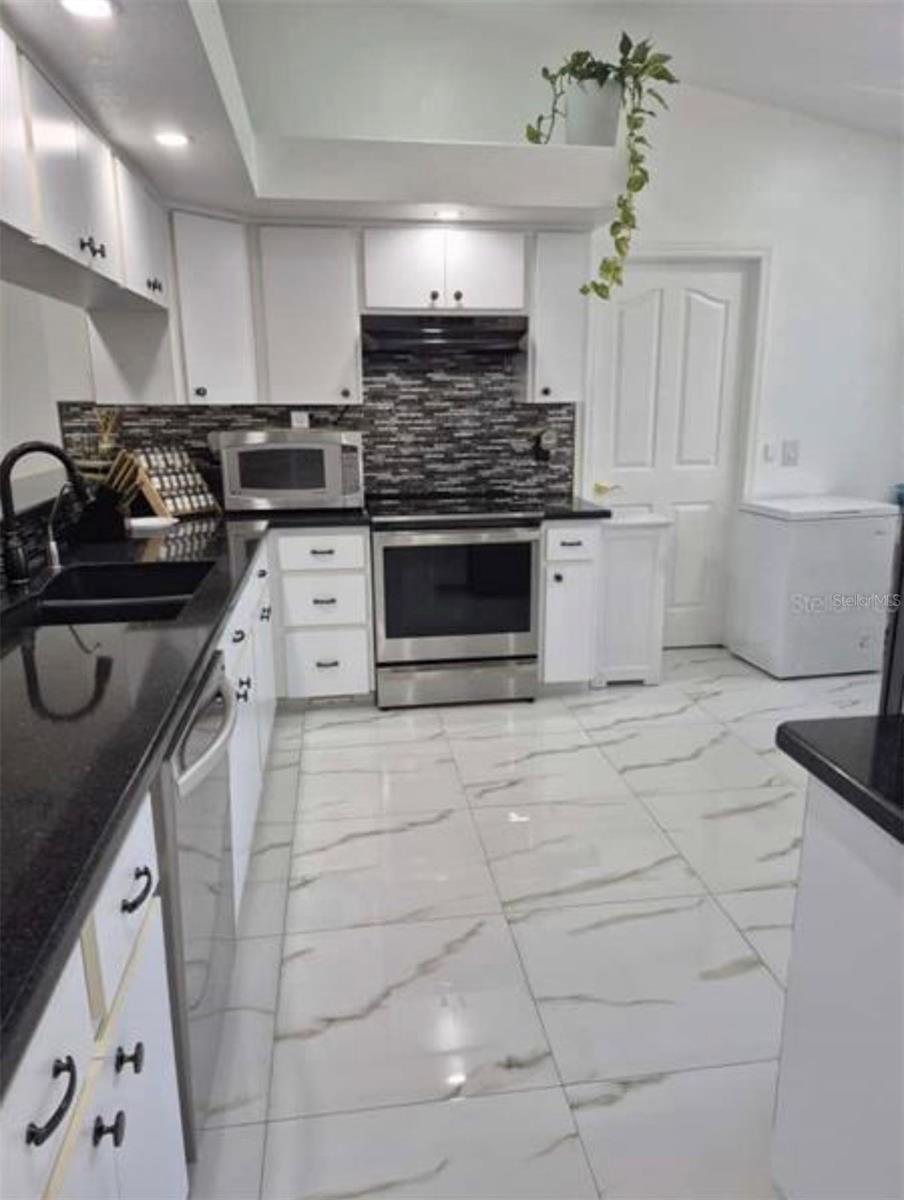 5451 Tropic Dr Property Photo 3