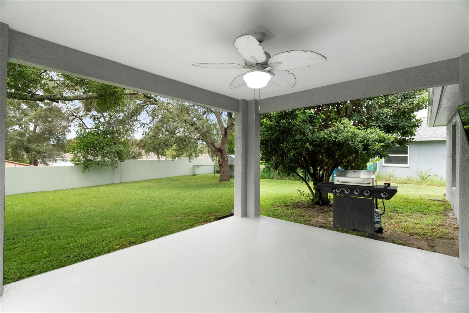 1221 Overland Dr Property Photo 5