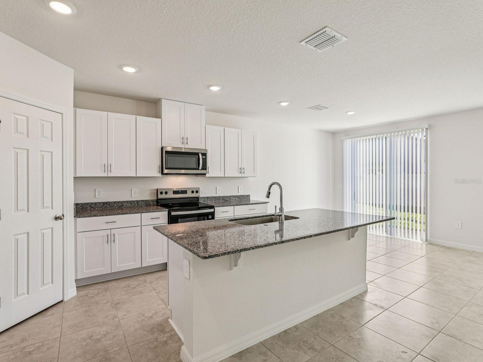 12580 Homeland Dr Property Photo 4