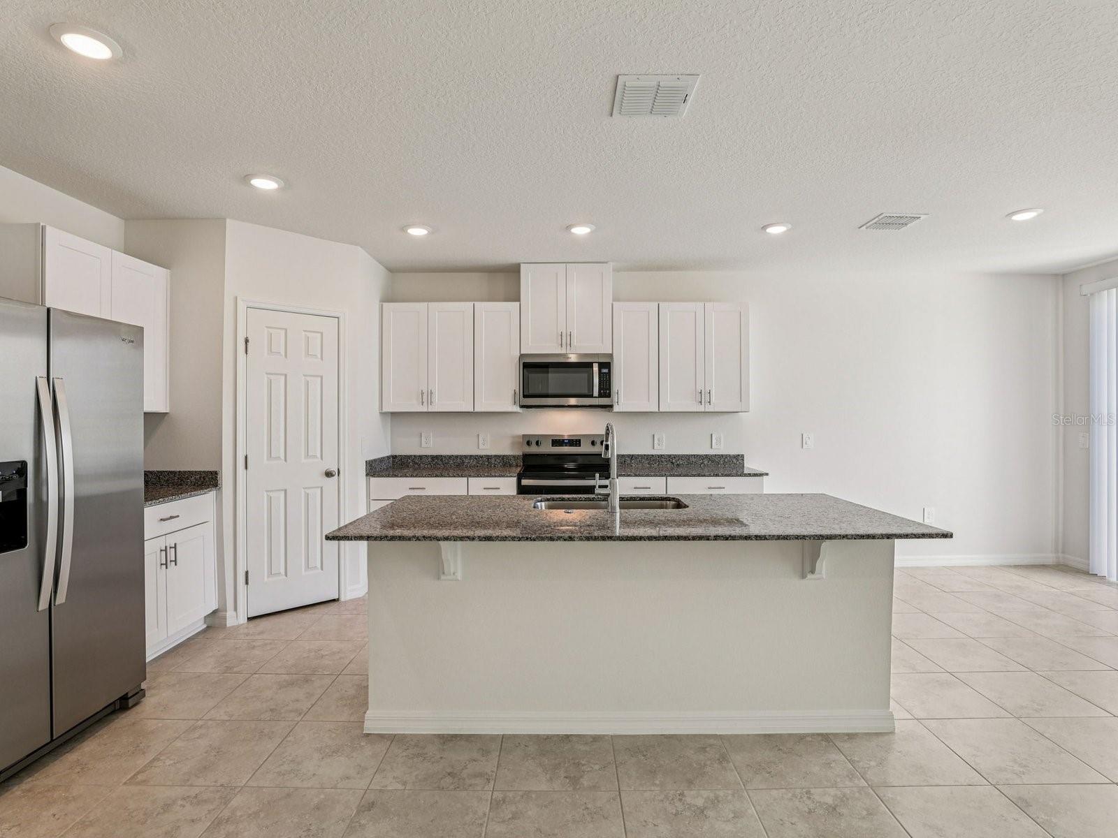 12580 Homeland Dr Property Photo 5