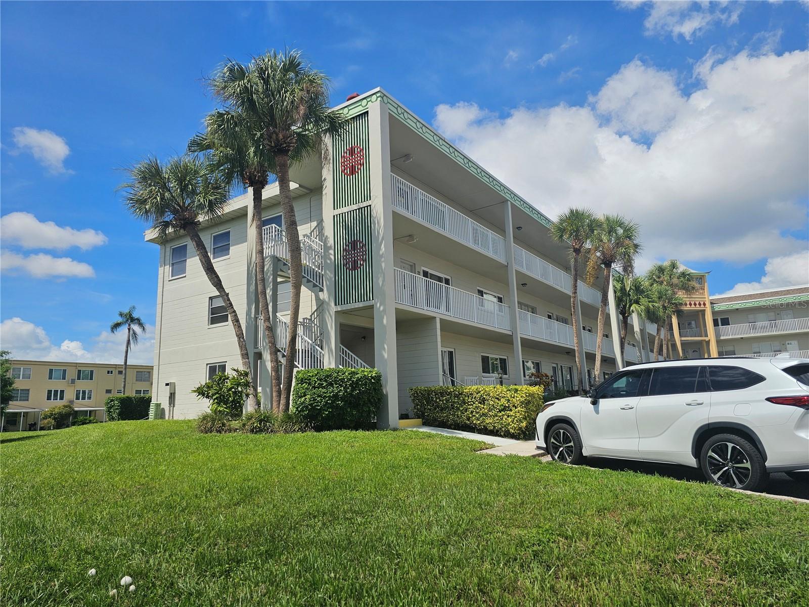 2070 WORLD PARKWAY BLVD #22 Property Photo 1