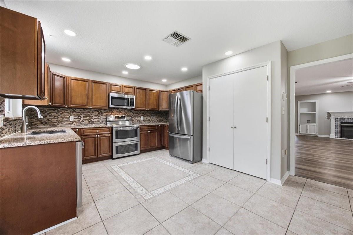 3717 Futch Loop Property Photo 2
