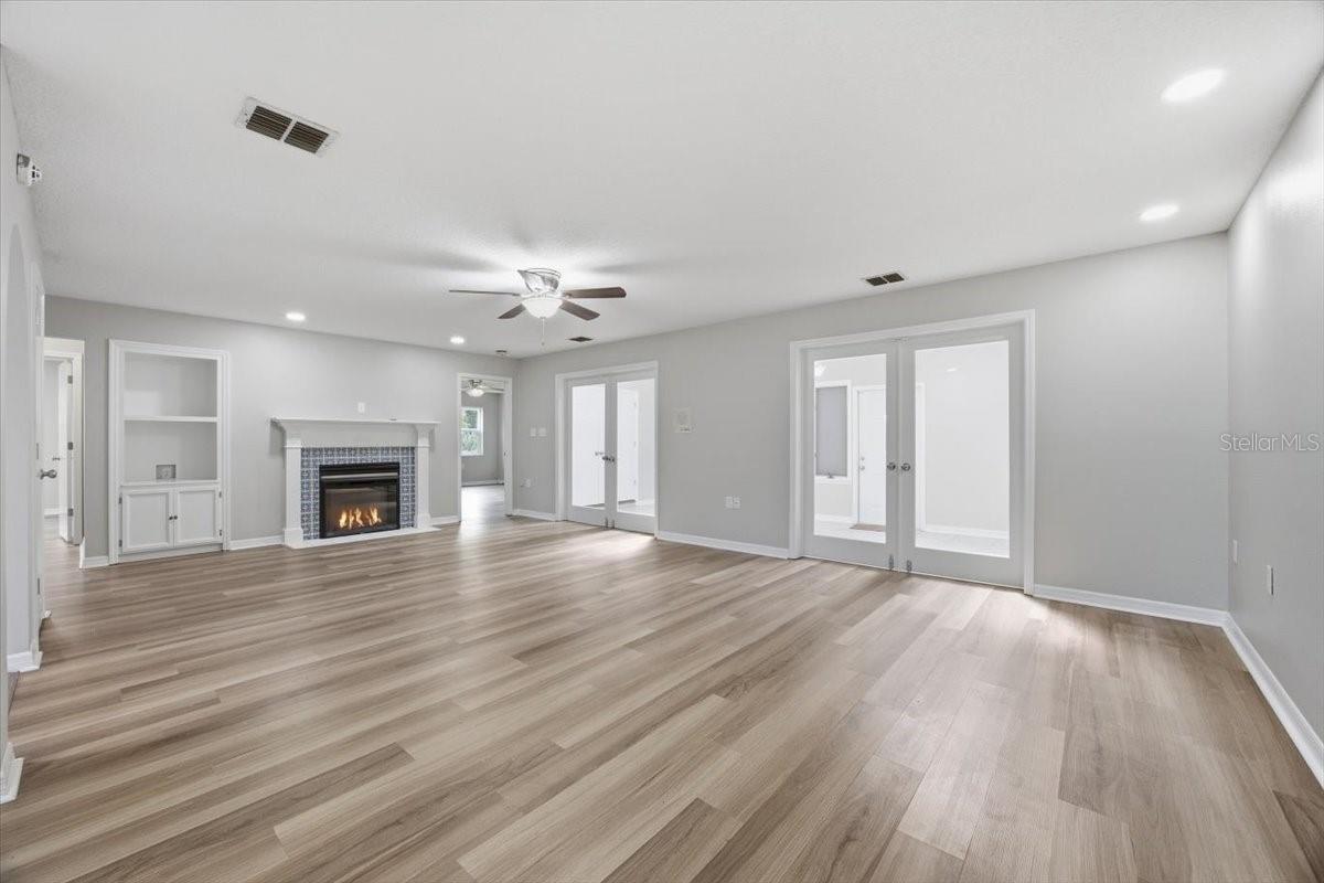 3717 Futch Loop Property Photo 8