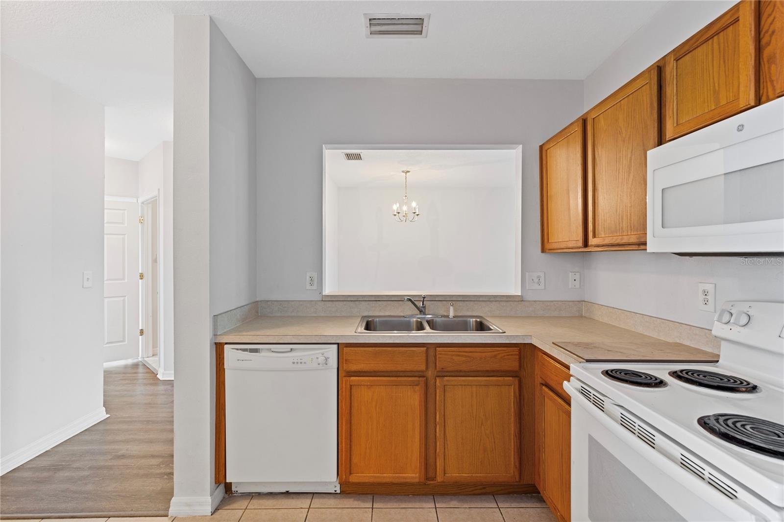 9519 Newdale Way #201 Property Photo 5