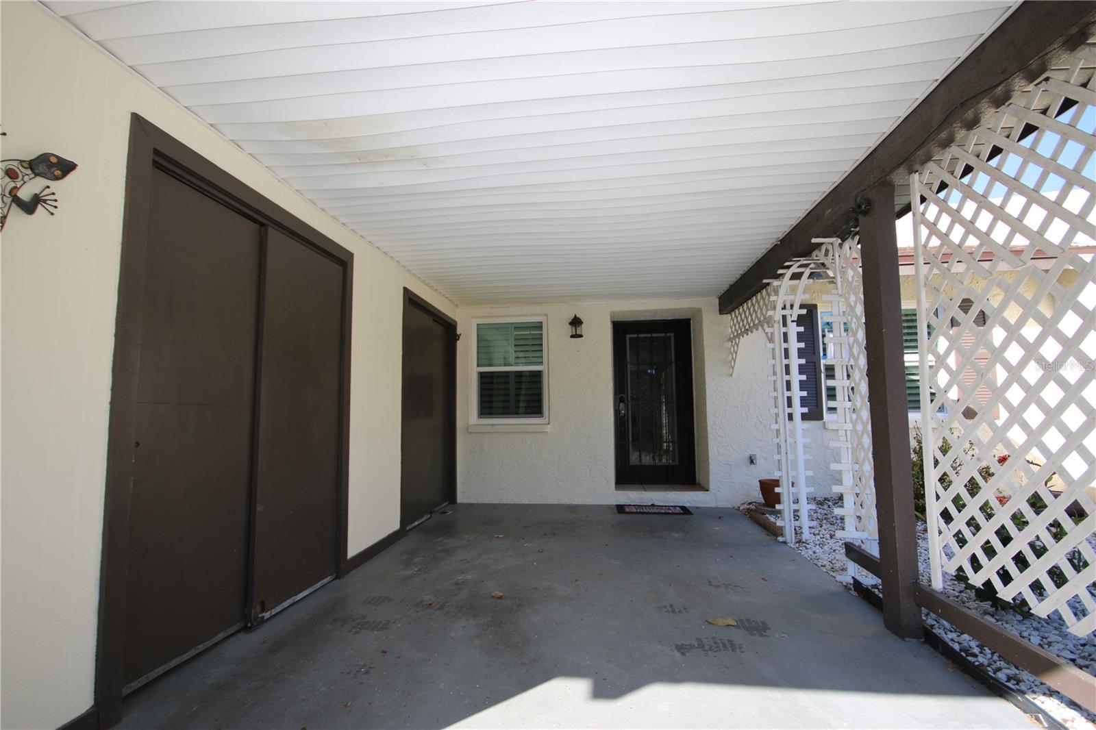 2084 Sunset Grove Ln Property Photo 2