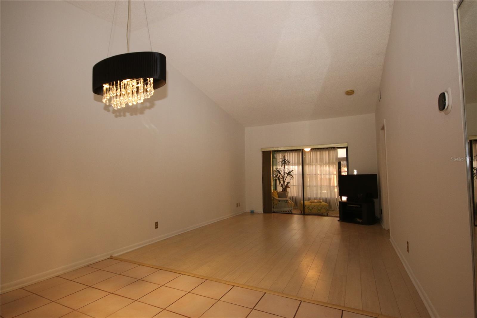 2084 Sunset Grove Ln Property Photo 3