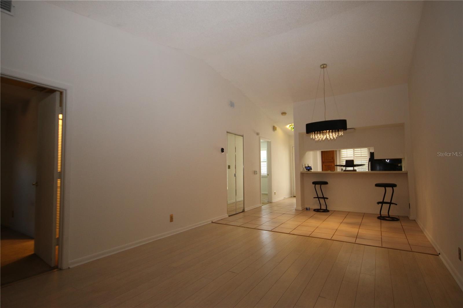 2084 Sunset Grove Ln Property Photo 4
