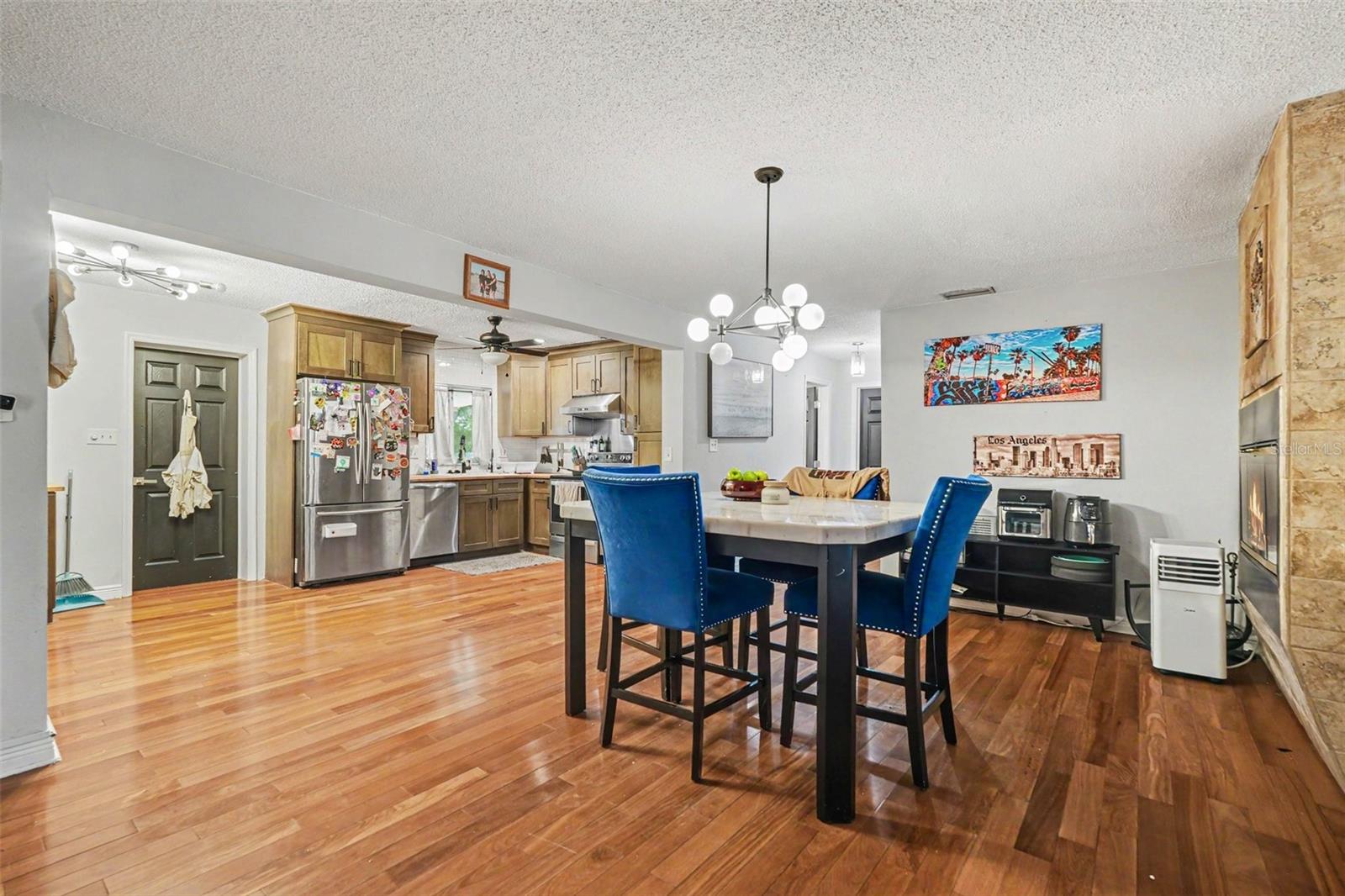 3022 Dartmouth Ave N Property Photo 3