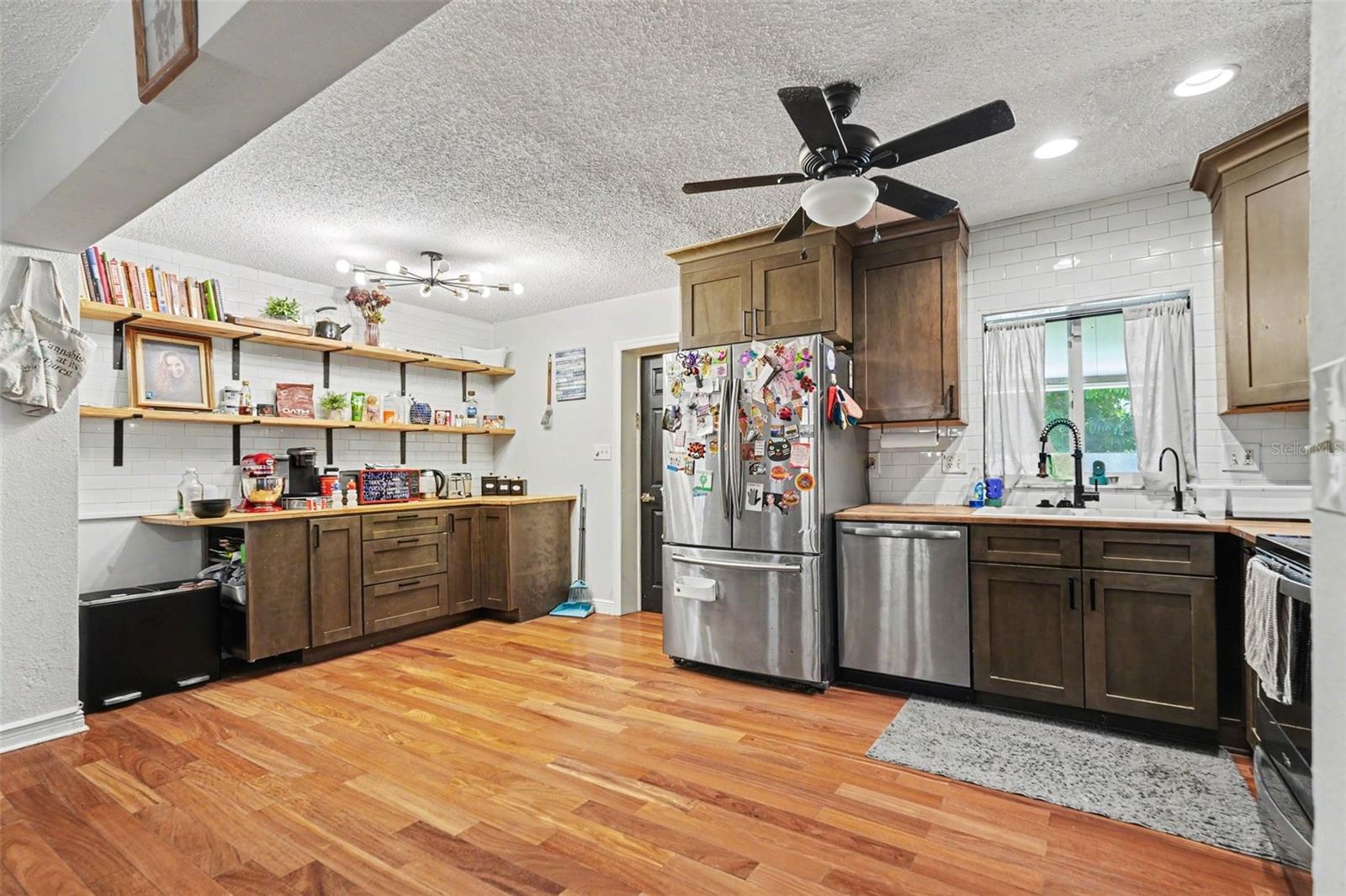 3022 Dartmouth Ave N Property Photo 4