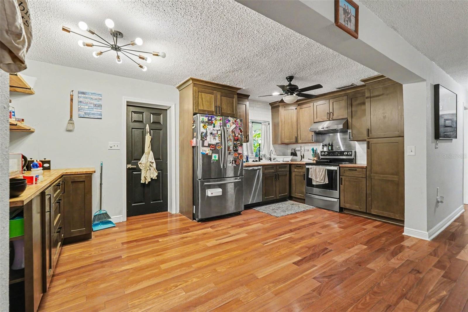 3022 Dartmouth Ave N Property Photo 10