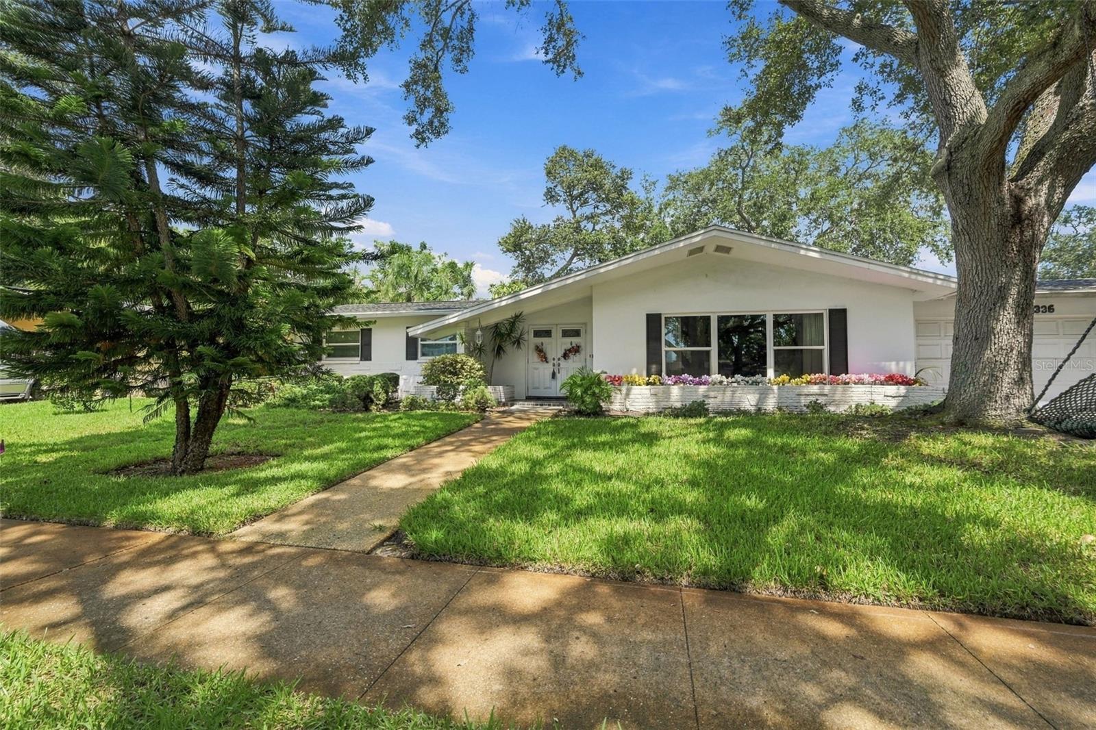 2336 Harn Blvd Property Photo 3