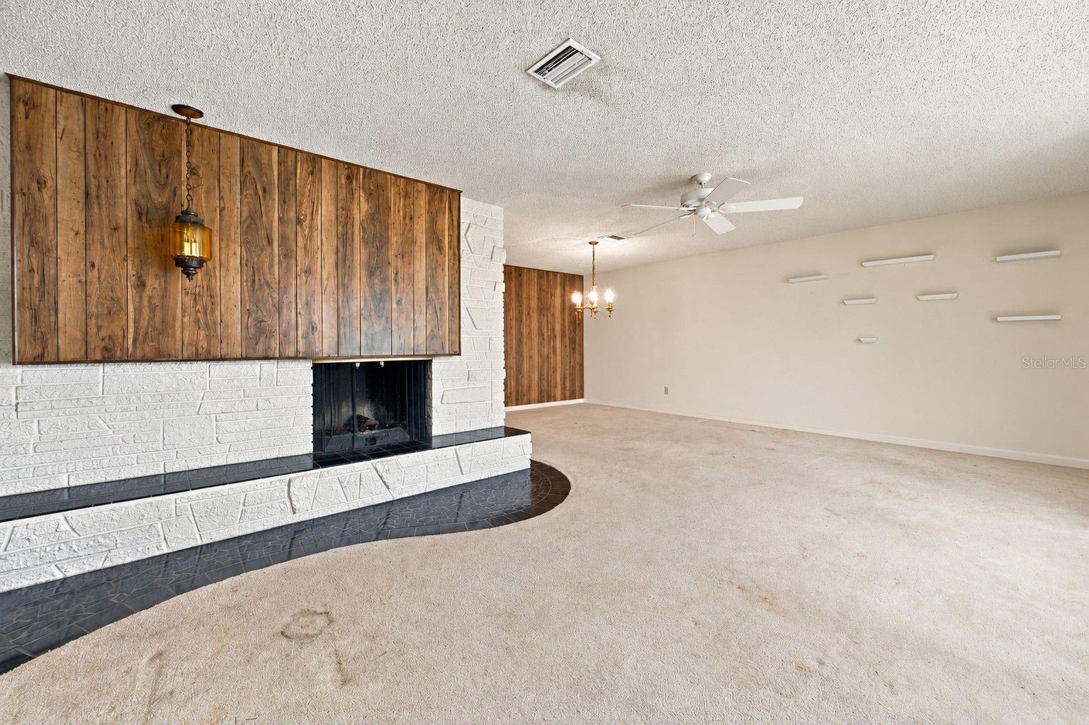 2336 Harn Blvd Property Photo 9