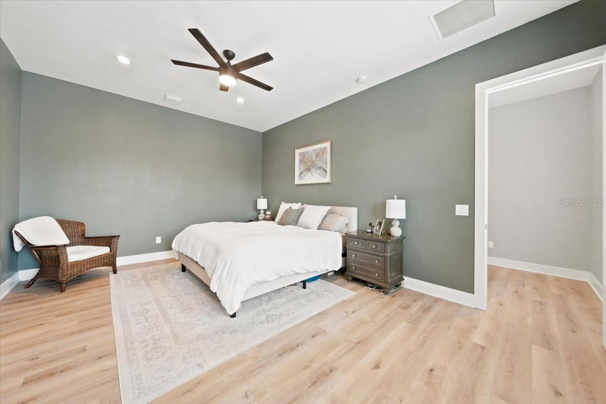 3011 W North B St Property Photo 16