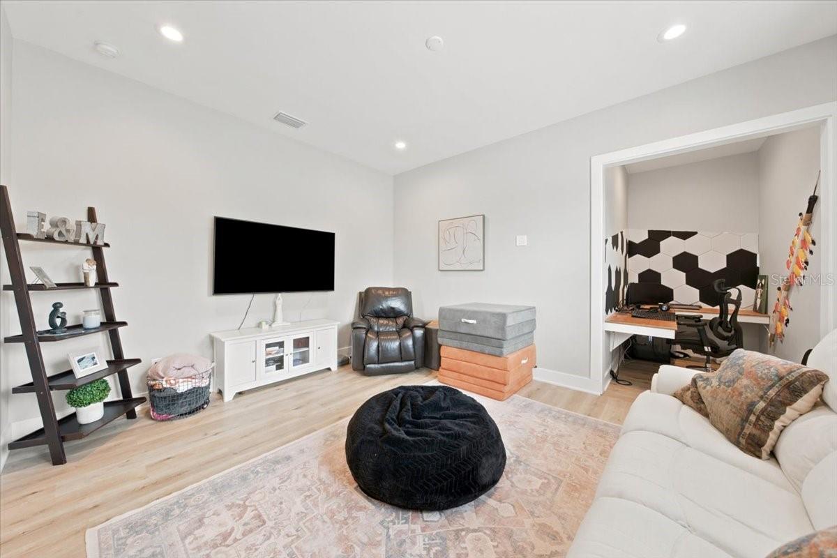 3011 W North B St Property Photo 25