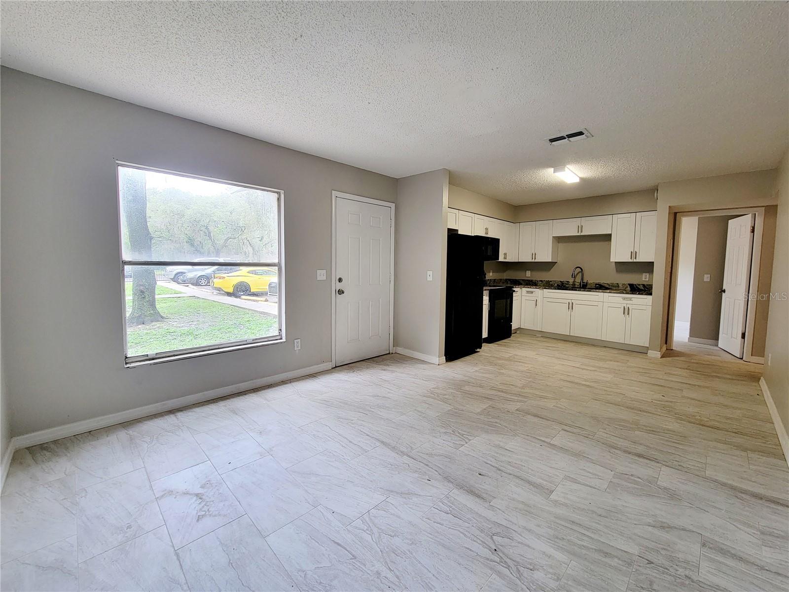 TB8549578 Property Photo 9