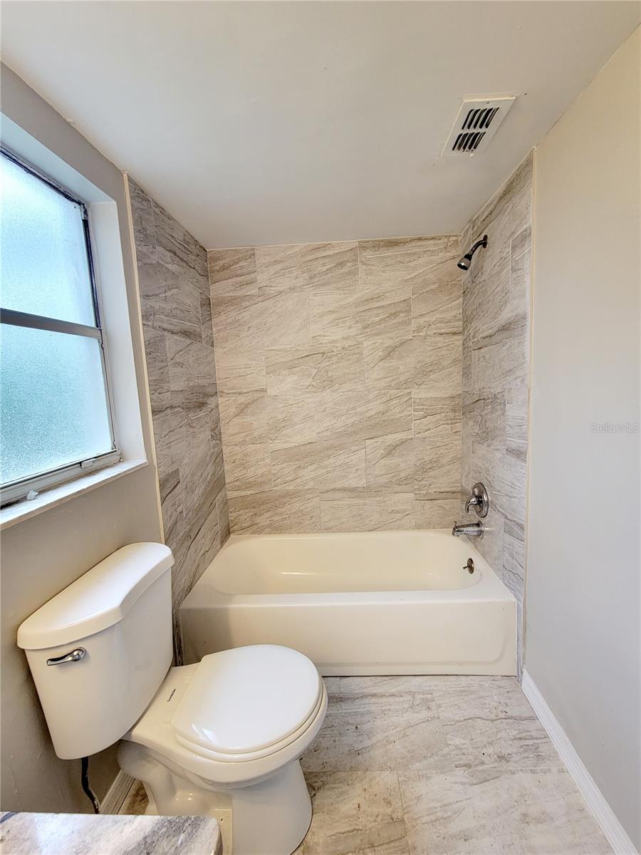 TB8549578 Property Photo 12