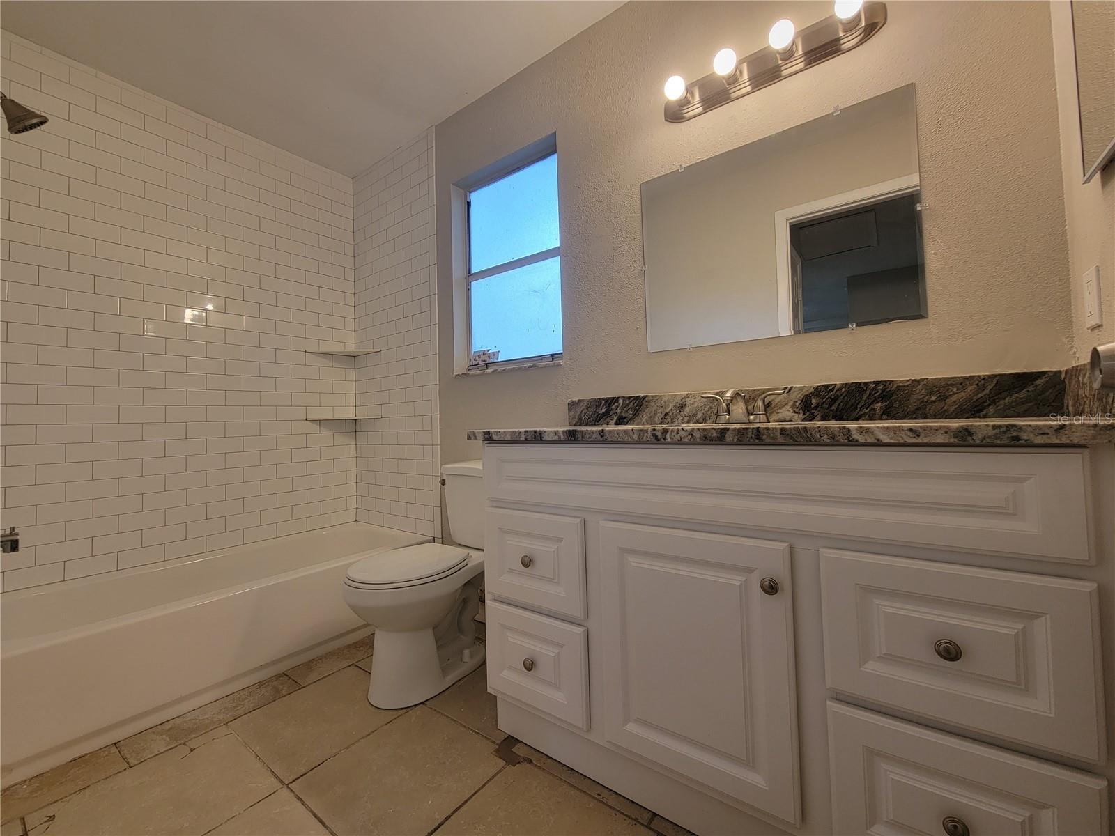 TB8549578 Property Photo 18