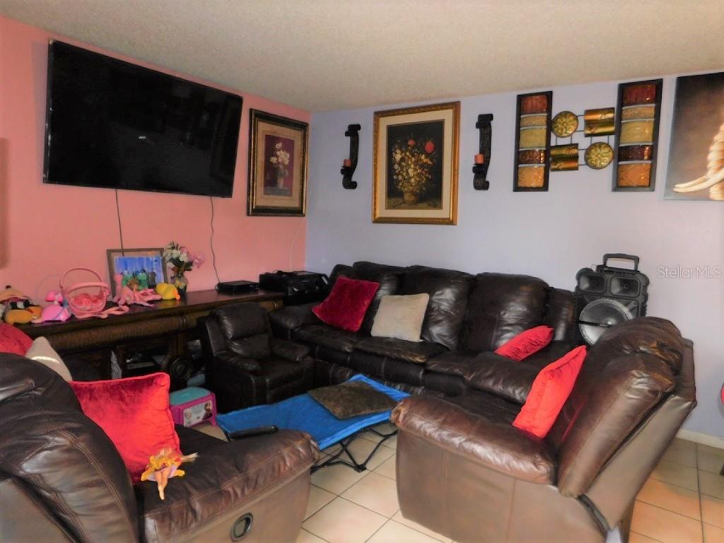 TB8549578 Property Photo 28