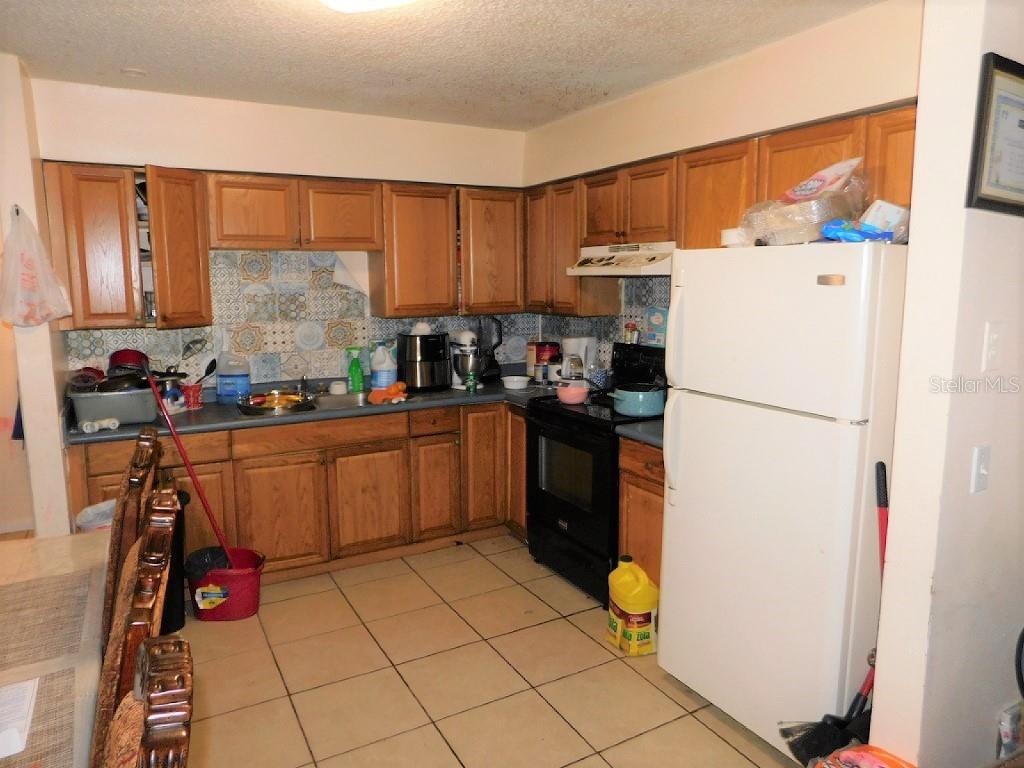 TB8549578 Property Photo 30