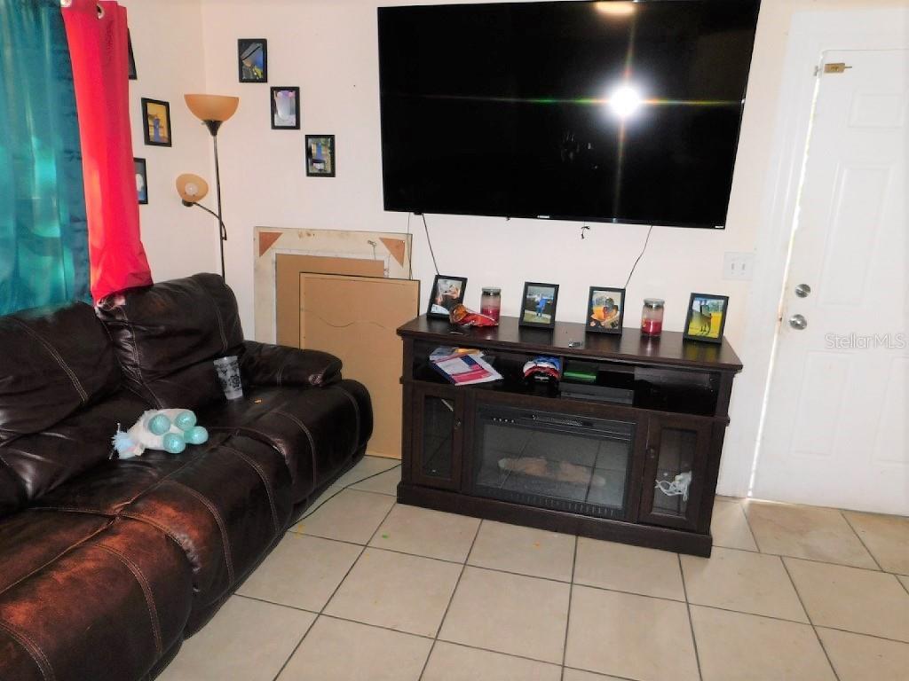 TB8549578 Property Photo 31
