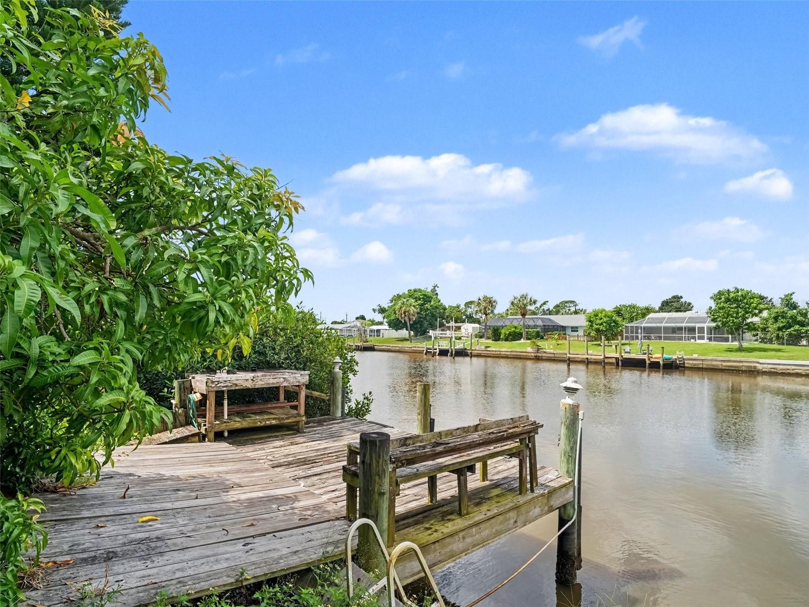562 E Tarpon Blvd Nw Property Photo 2