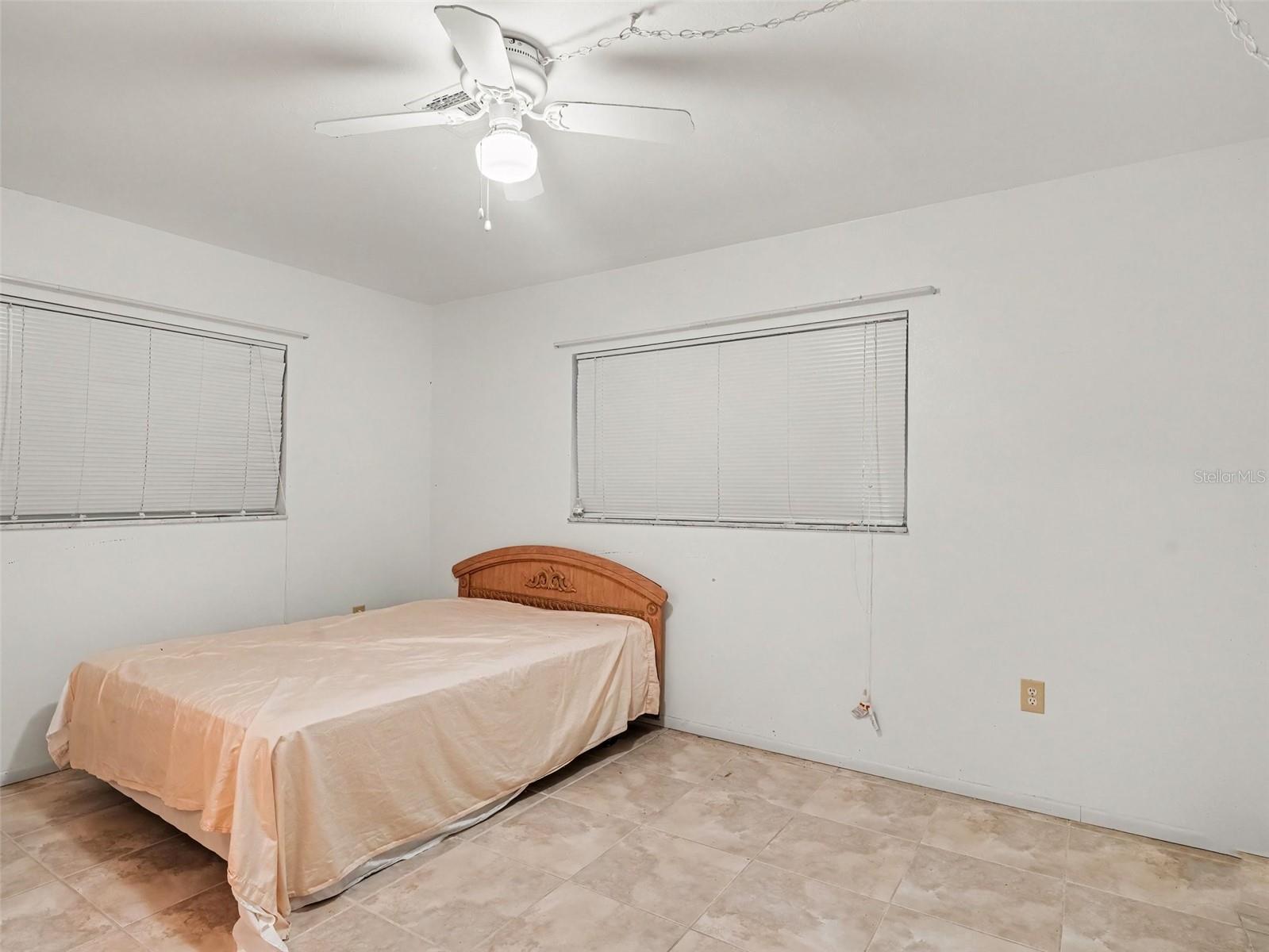 562 E Tarpon Blvd Nw Property Photo 15