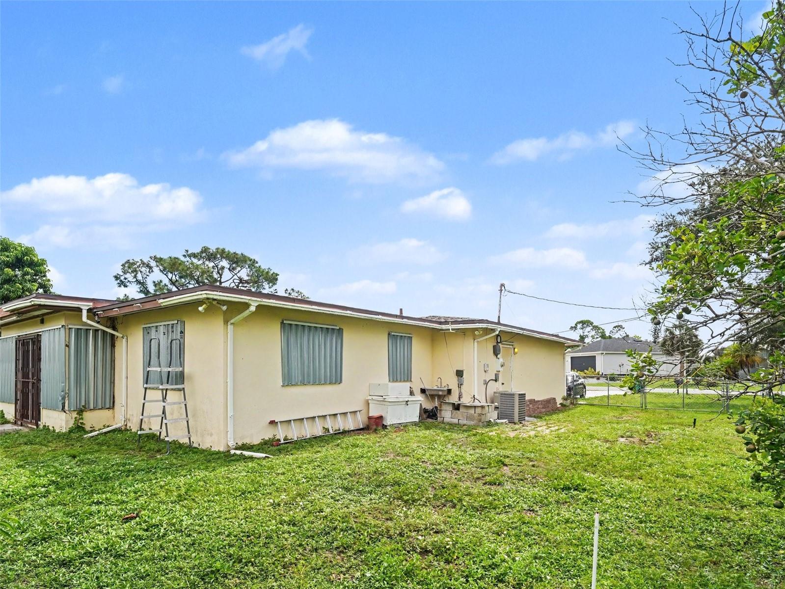 562 E Tarpon Blvd Nw Property Photo 21