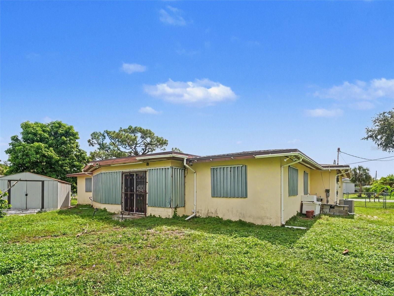 562 E Tarpon Blvd Nw Property Photo 22