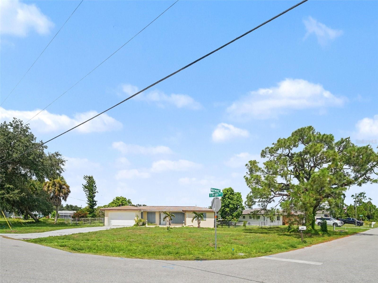 562 E Tarpon Blvd Nw Property Photo 25