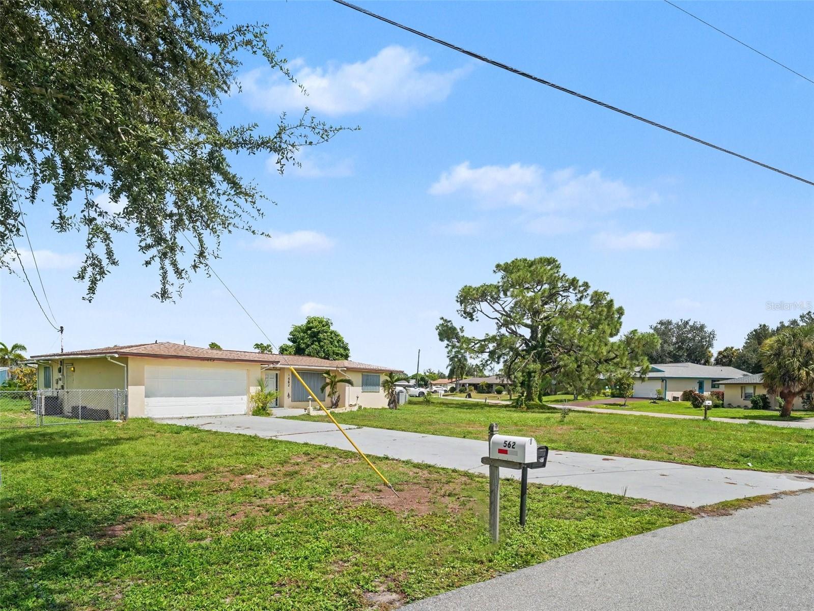562 E Tarpon Blvd Nw Property Photo 26