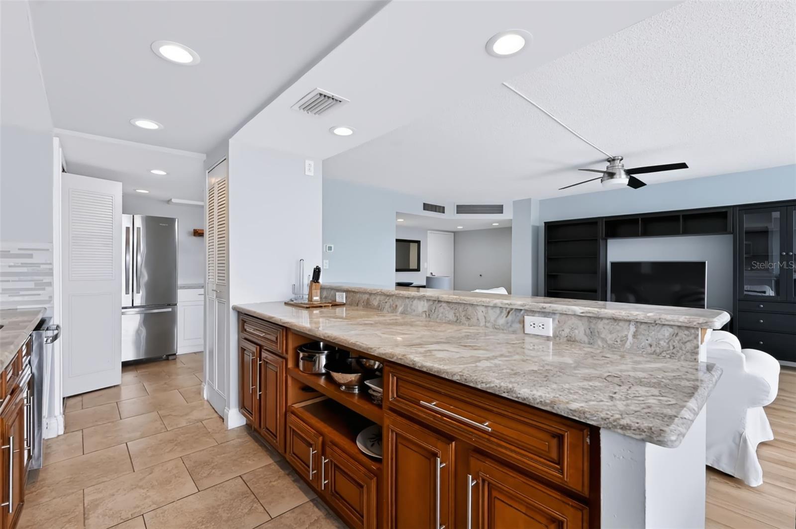 644 Island Way #406 Property Photo 10