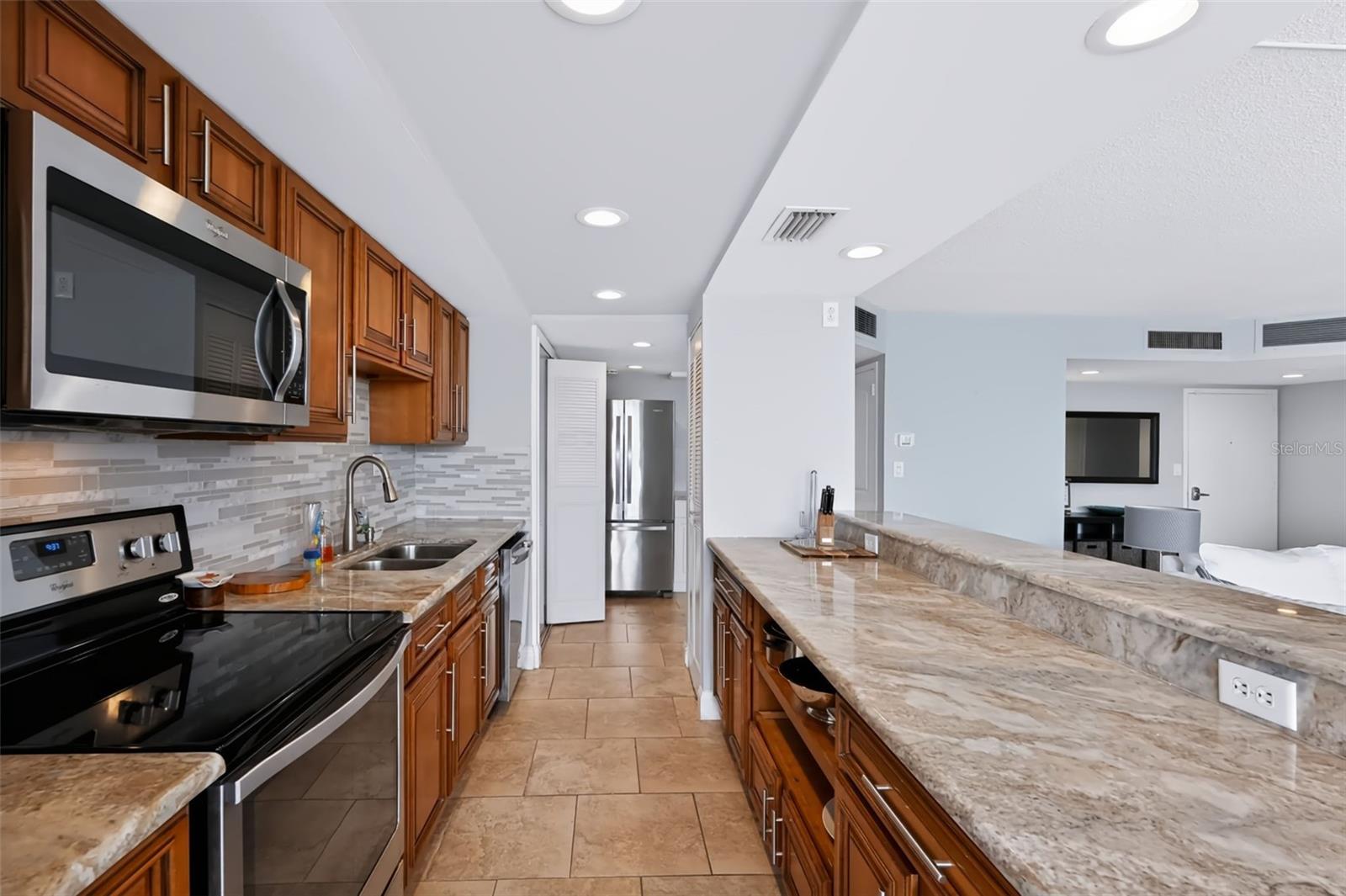 644 Island Way #406 Property Photo 11