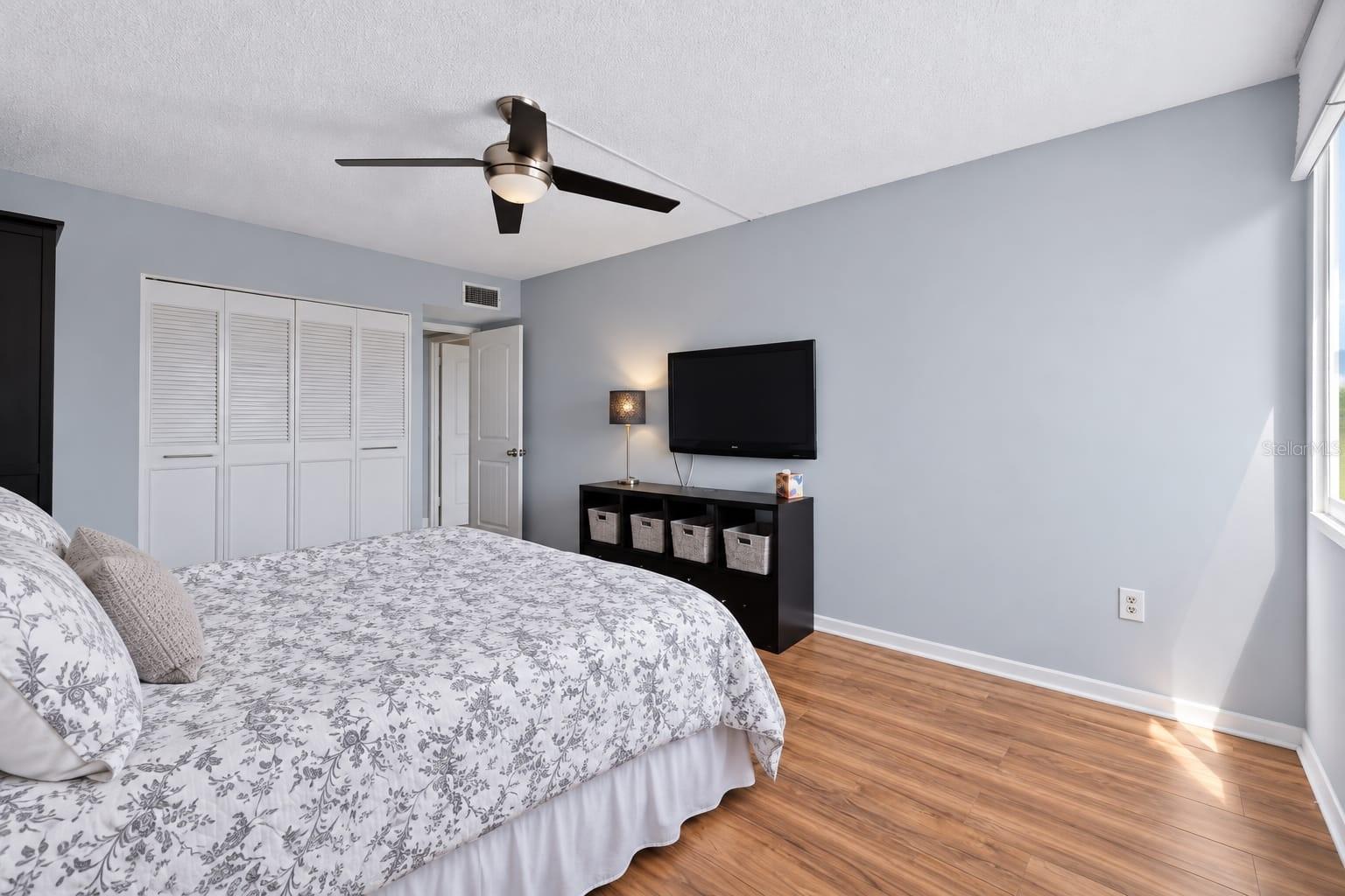 644 Island Way #406 Property Photo 23