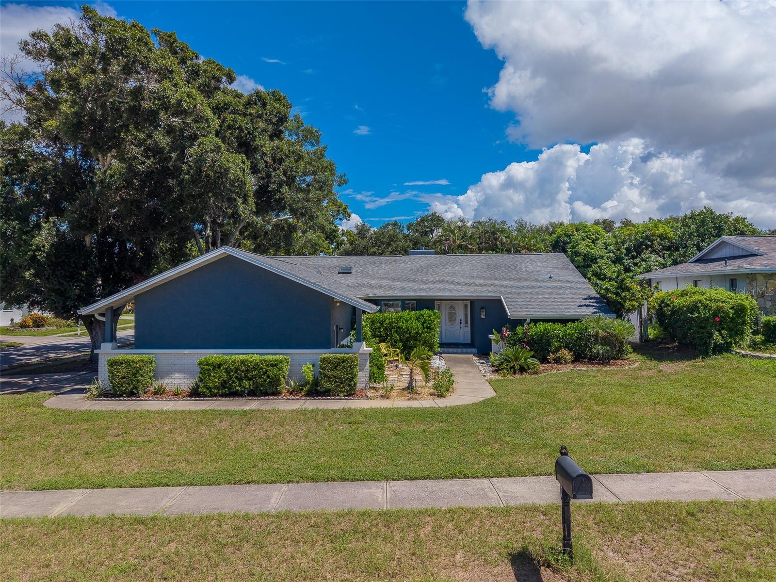 2709 Winding Way Property Photo 1