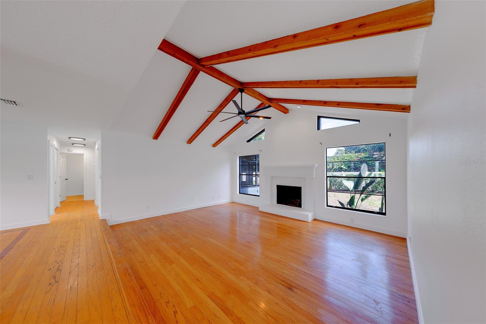 2709 Winding Way Property Photo 6