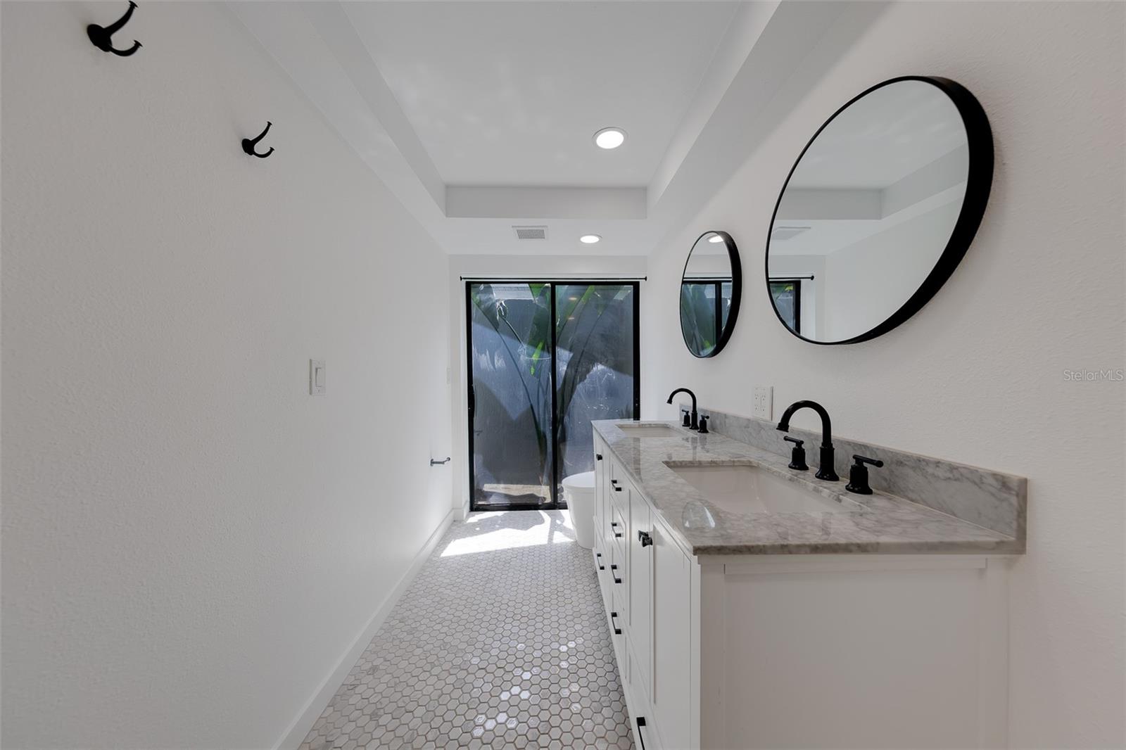 2709 Winding Way Property Photo 23