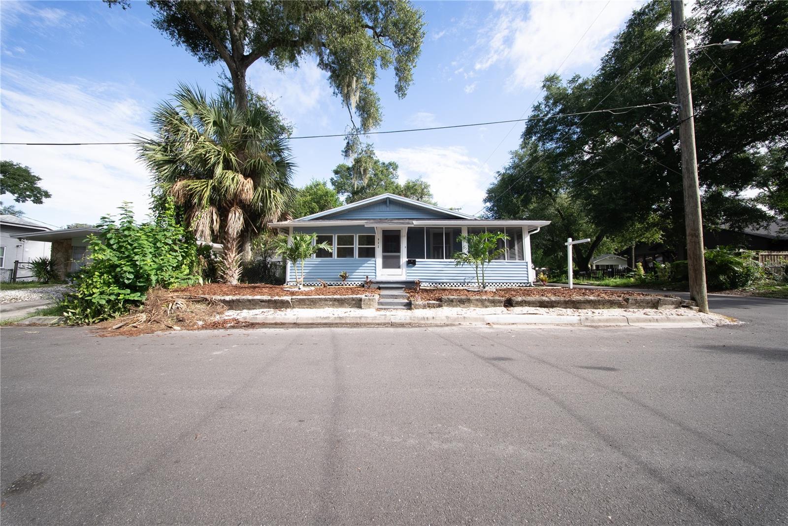 922 E Ida St Property Photo 1