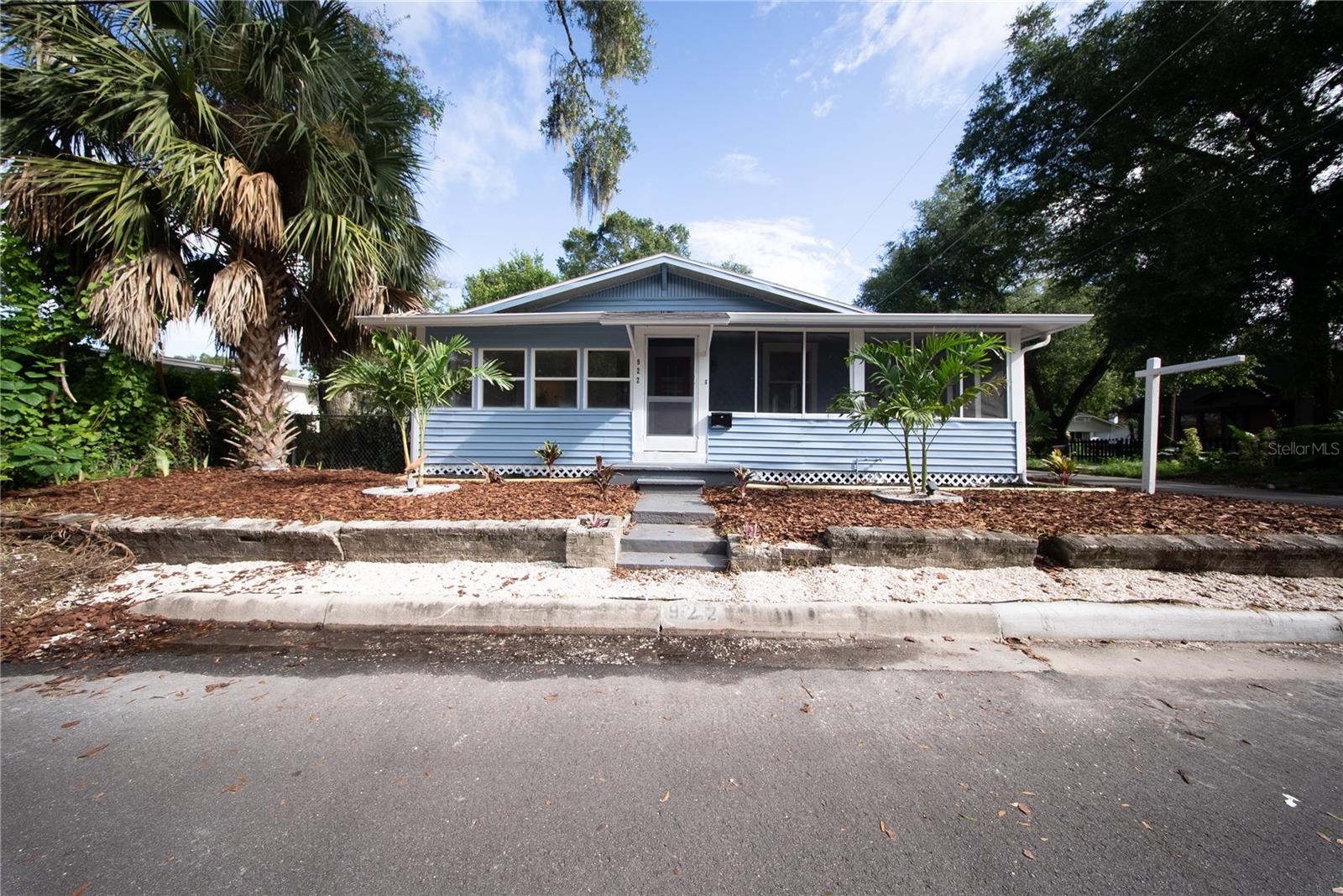 922 E Ida St Property Photo 2