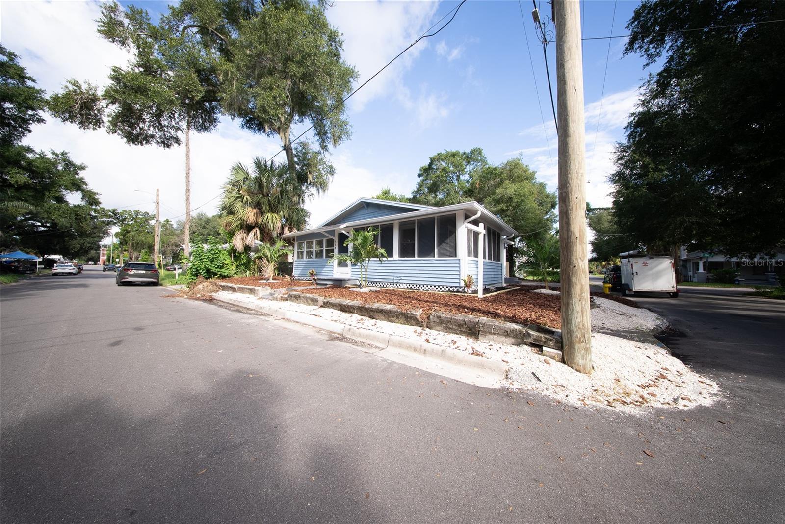 922 E Ida St Property Photo 3