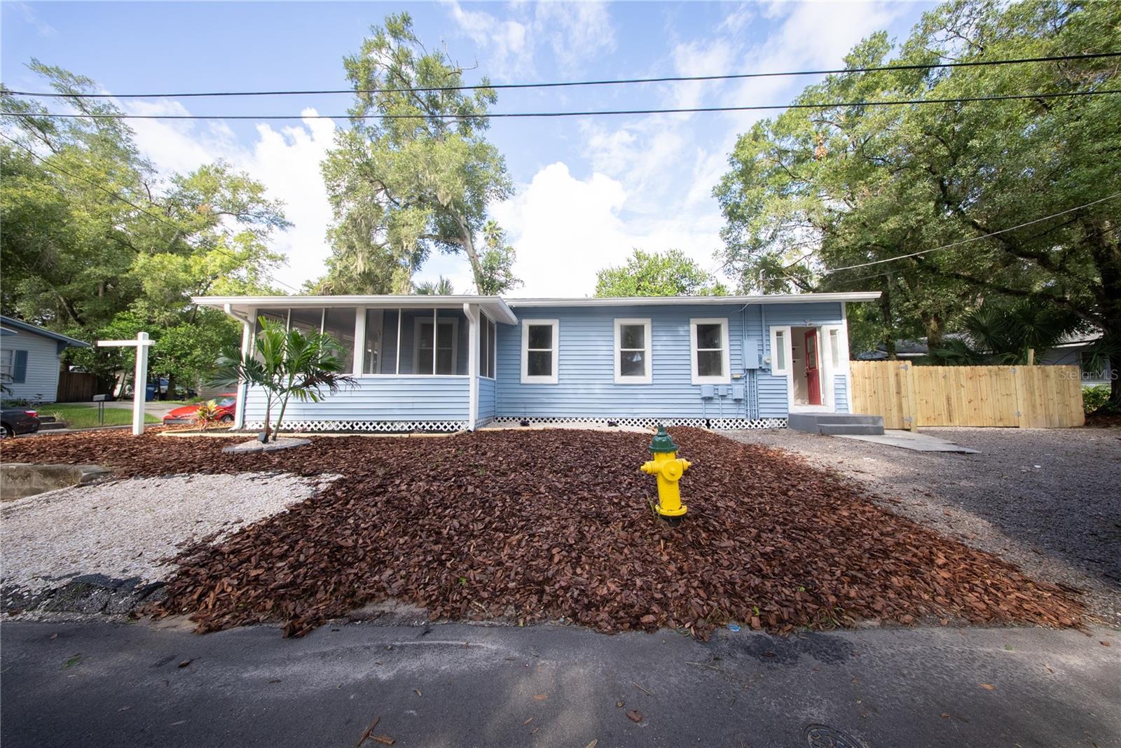 922 E Ida St Property Photo 4