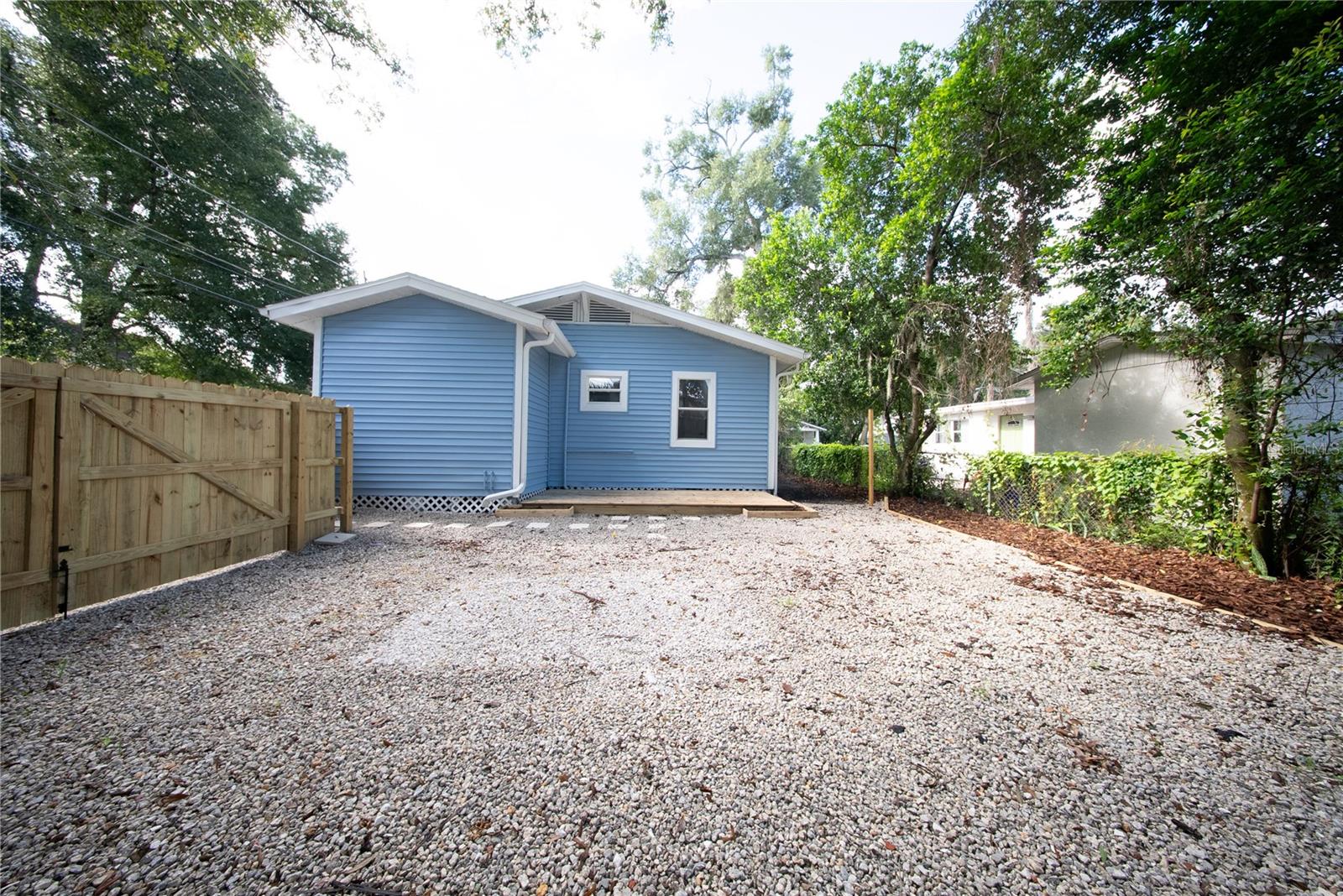 922 E Ida St Property Photo 6