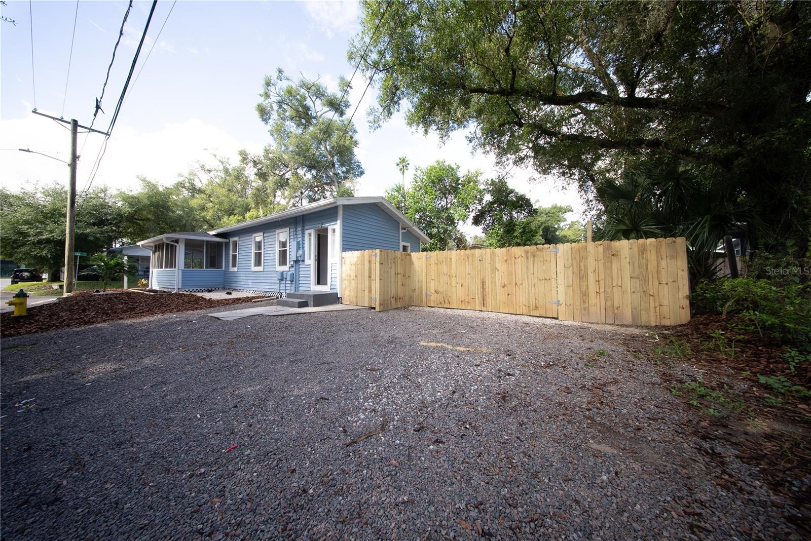 922 E Ida St Property Photo 8