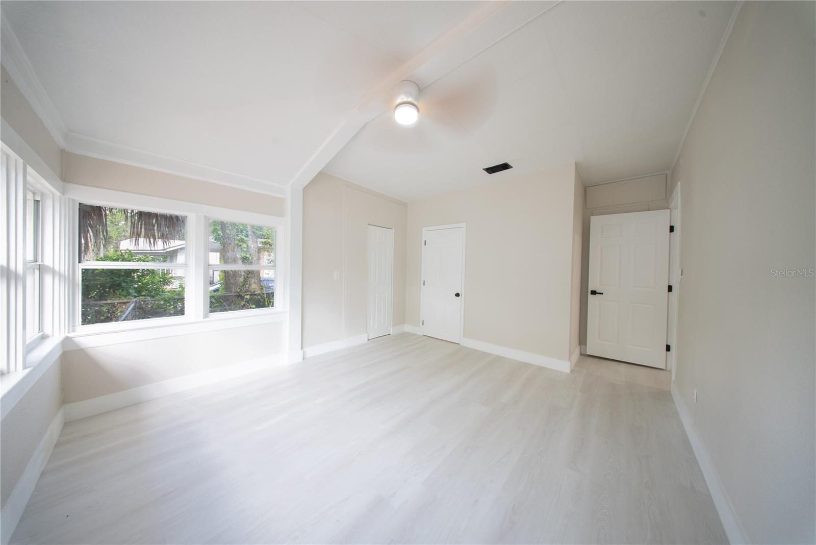 922 E Ida St Property Photo 18