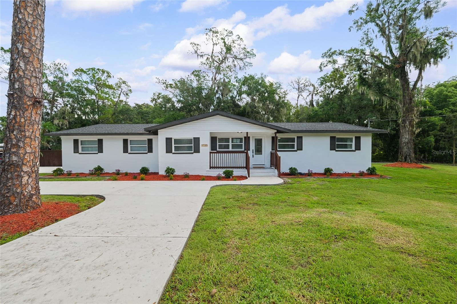 1725 Walker Rd Property Photo 3