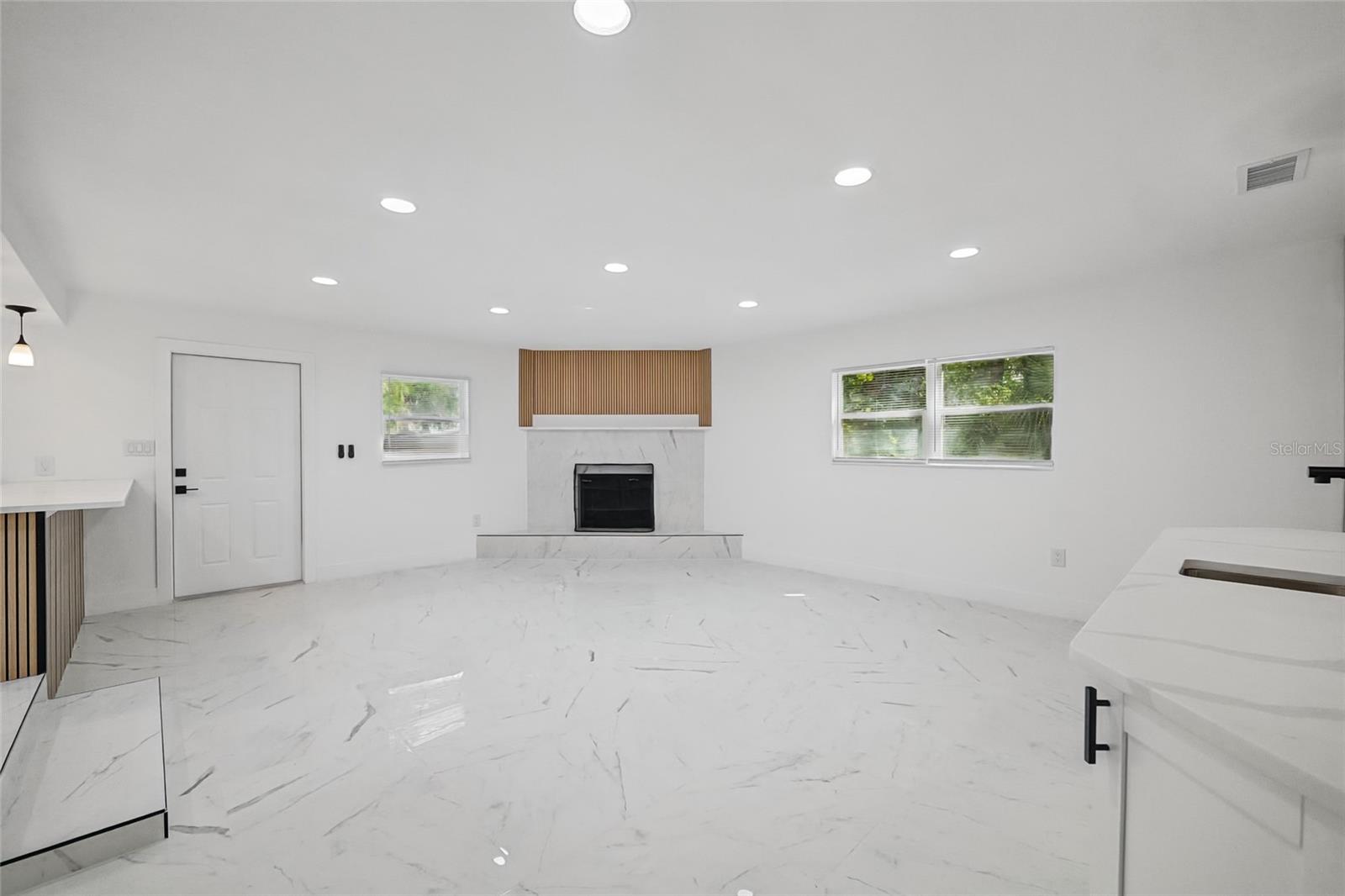 1725 Walker Rd Property Photo 17